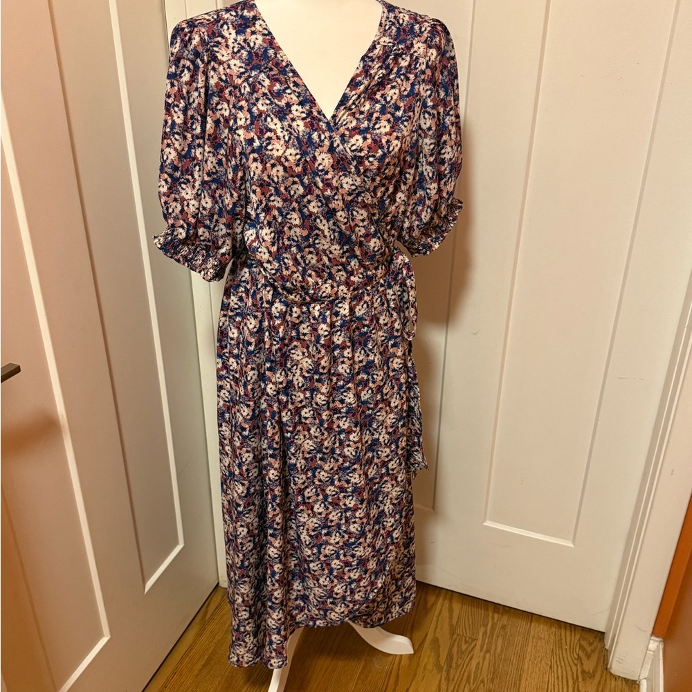 *GENTLY WORN* Melrose and Market Size L Patterned Wrap Dress